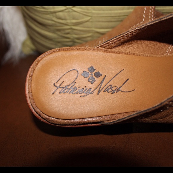 SOLD Patricia Nash Batista Boots in Tan - Picture 5 of 5